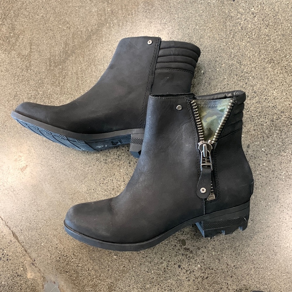 Sorel Danica Black Leather Ankle Boots with Camo Detail